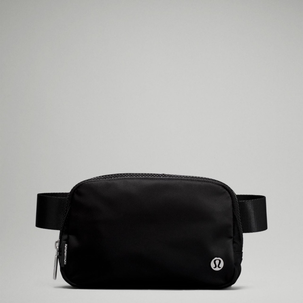 Lululemon black belt bag